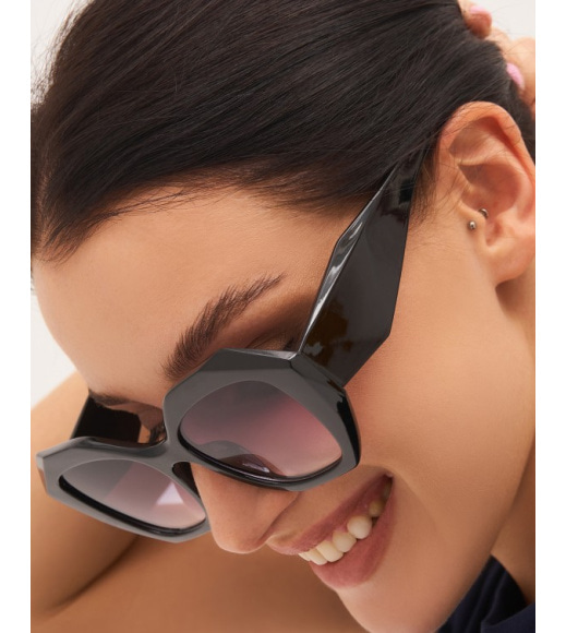 Черные солнцезащитные очки с градиентом