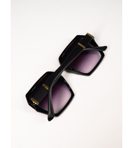 Черные очки с геометрической оправой