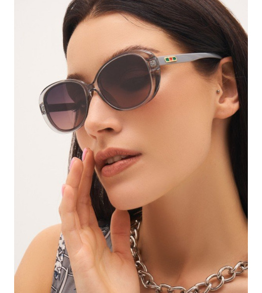 Сонцезахисні окуляри із сірою округлою оправою