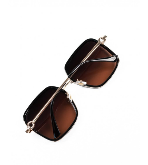 Черные солнцезащитные очки в ретро стиле
