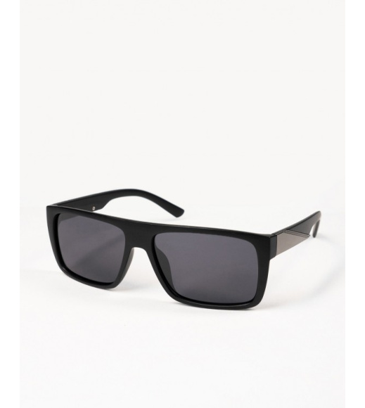 Солнцезащитные черные очки с матовой оправой