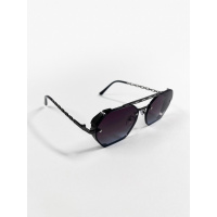 Черные солнцезащитные очки геометрической формы