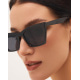 Солнцезащитные очки с черной вытянутой оправой