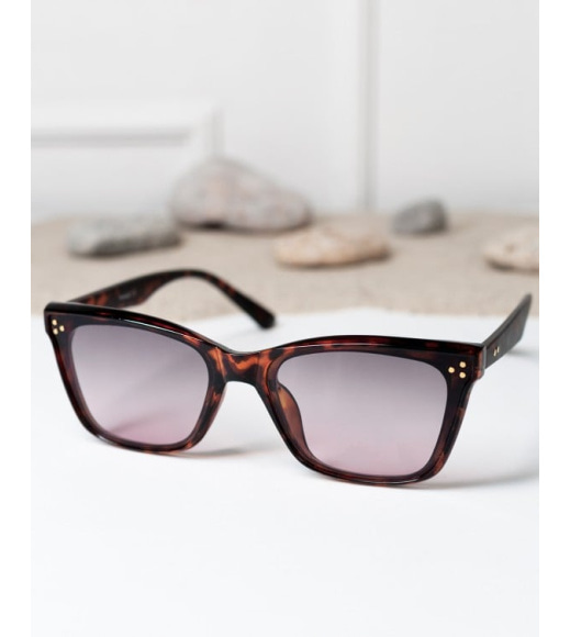 Леопардові сонцезахисні окуляри з квадратною оправою