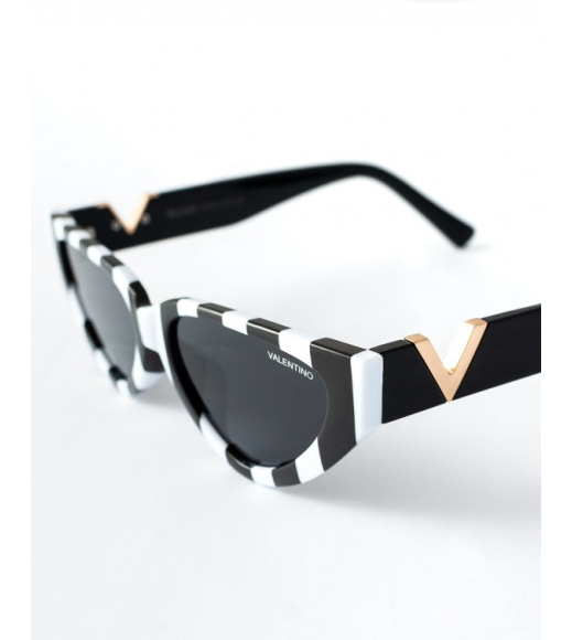 Чорно-білі футуристичні сонцезахисні окуляри