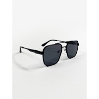 Черные солнцезащитные очки авиаторы