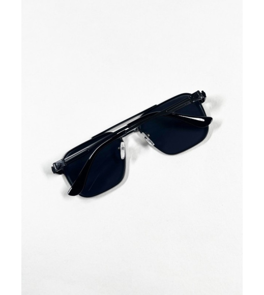 Черные солнцезащитные очки авиаторы