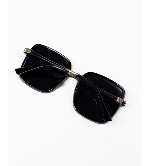 Чорні купні сонцезахисні окуляри в стилі ретро