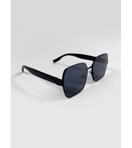 Черные очки с фактурными дужками