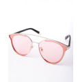 Солнцезащитные очки с розовыми линзами