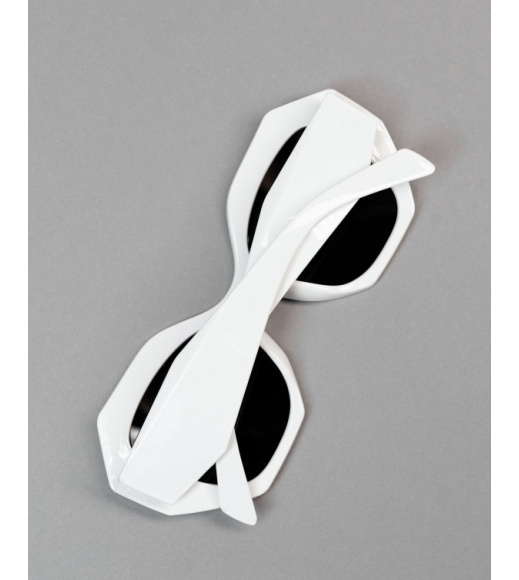 Білі окуляри з великою геометричною оправою