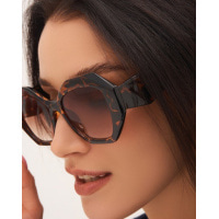 Коричневые солнцезащитные очки с крупной оправой