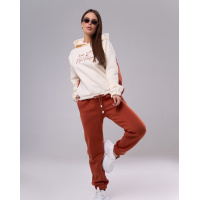 Терракотово-бежевый утепленный костюм с надписью