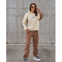 Коричнево-бежевый утепленный костюм с надписью