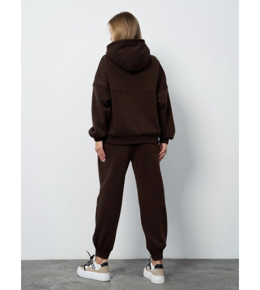 Утепленный свободный костюм темно-коричневого цвета