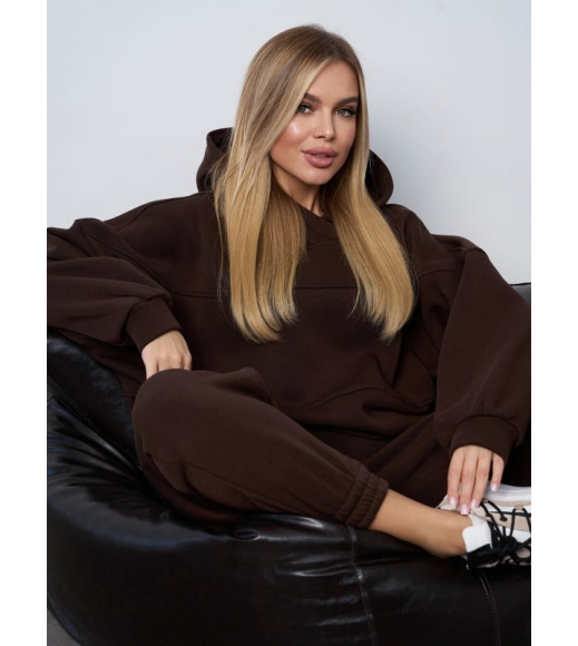 Утепленный свободный костюм темно-коричневого цвета