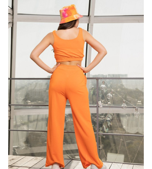 Оранжевый трикотажный костюм с топом