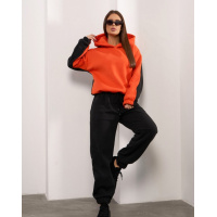Черный утепленный костюм с оранжевой вставкой