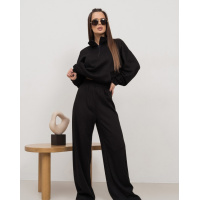 Черный фактурный костюм с широкими брюками