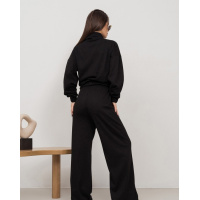 Черный фактурный костюм с широкими брюками