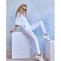 Трикотажный свободный костюм белого цвета