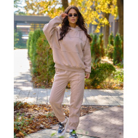 Свободный костюм светло-бежевого цвета из трикотажа на меху
