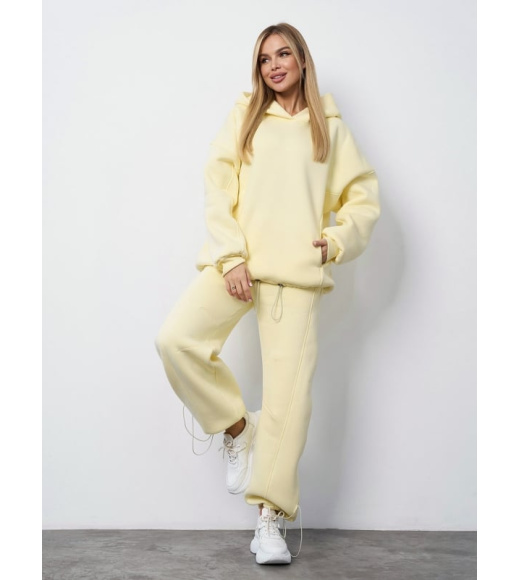 Желтый утепленный костюм свободного кроя