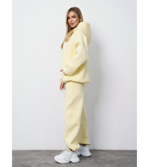 Желтый утепленный костюм свободного кроя