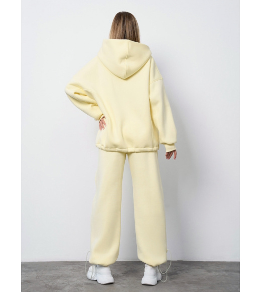 Желтый утепленный костюм свободного кроя