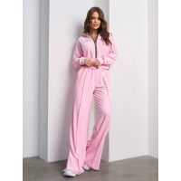 Розовый велюровый костюм с разрезами