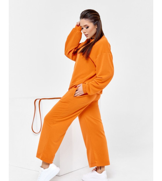 Оранжевый свободный костюм из трикотажа