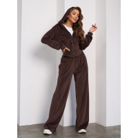 Темно-коричневый велюровый костюм с капюшоном