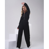 Черный фактурный костюм с короткой толстовкой на молнии