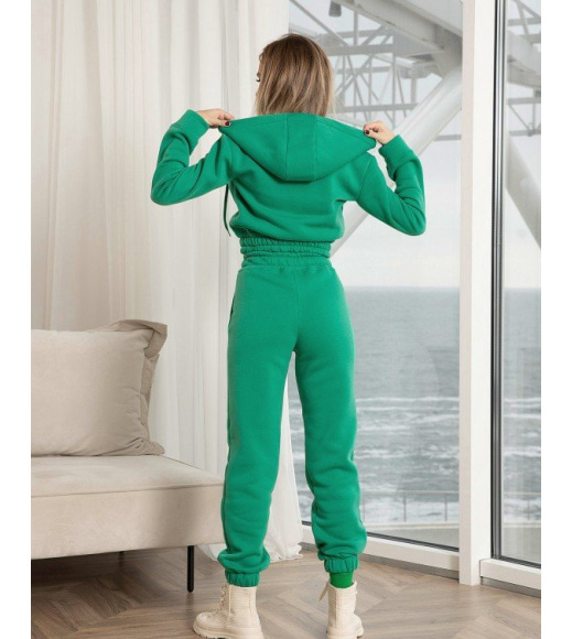 Зеленый теплый костюм с короткой толстовкой на молнии