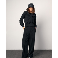 Черный теплый костюм со стрелками