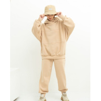 Бежевый утепленный костюм свободного кроя