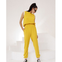 Горчичный костюм с тесемками и лампасами