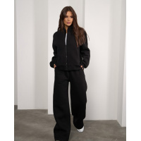 Теплый свободный костюм черного цвета на молнии