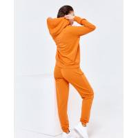 Оранжевий трикотажний спортивний костюм з капюшоном