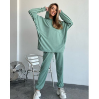 Зеленый трикотажный костюм со свободной толстовкой
