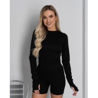 Черный облегающий костюм с шортами