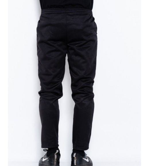 Черные трикотажные спортивные штаны с принтом