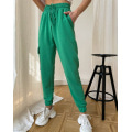 Зеленые трикотажные штаны карго