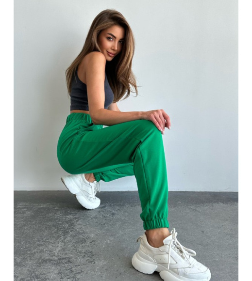 Зеленые трикотажные спортивные штаны модели джоггер