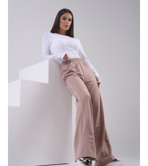 Бежевые трикотажные штаны с боковыми вставками