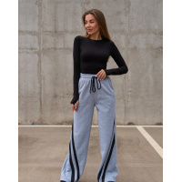 Светло-серые утепленные штаны с боковыми полосками