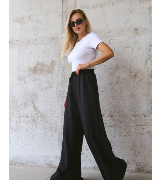 Черные широкие штаны на резинке