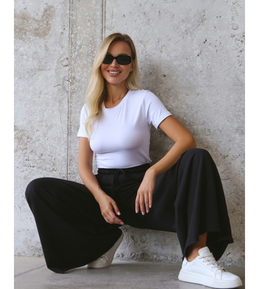 Черные широкие штаны на резинке