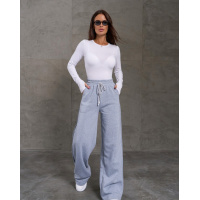 Светло-серые свободные штаны на флисе