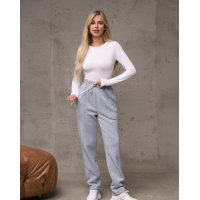 Утепленные светло-серые штаны со стрелками